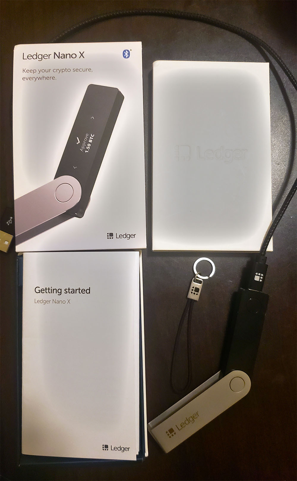 Unboxing Ledger Nano X: Packaging, USB, Keychain, user guide